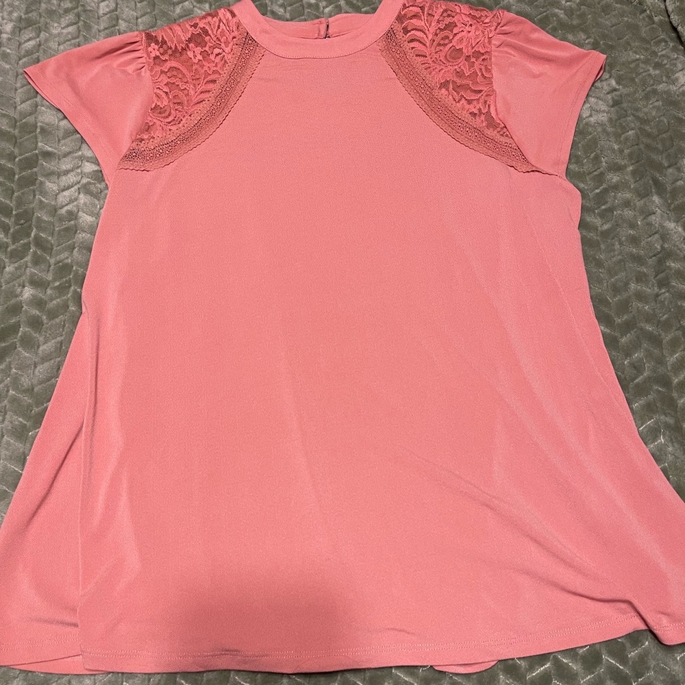 Torrid peach/pink blouse with lace capped sleeves size 2